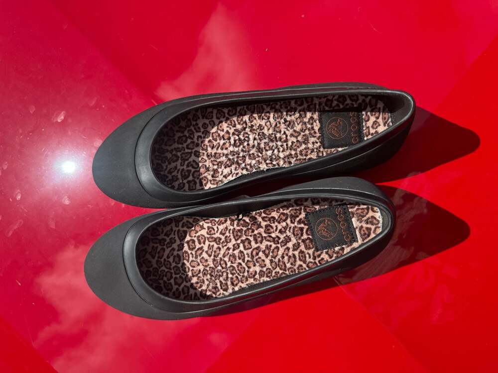Crocs Ballet Flats Slip-On Women's Size 10 Black Leopard Print Faux Fur Lined